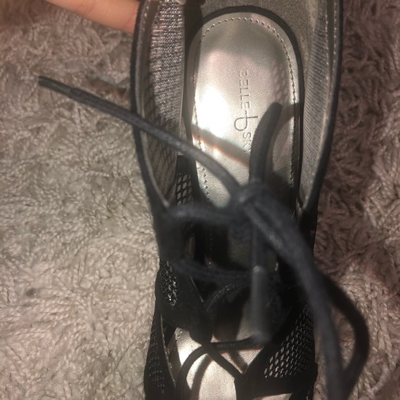 Black heels - Picture 3 of 3